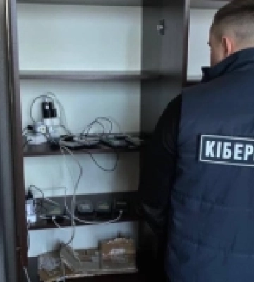 У Луцьку «накрили» ботоферму, яка готувалася до атаки на соцмережі лідерів думок