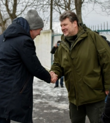 Посол Франції передав Житомирщині 14 генераторів