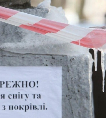 На Полтавщині попереджають про небезпеку падіння льоду з дахів будинків