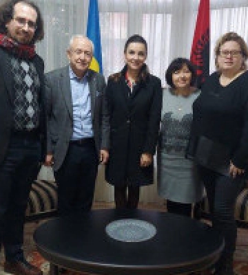 Очільник столиці Албанії пообіцяв відбудувати одну з будівель в Ірпені