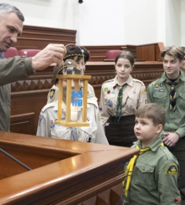 До Київради принесли Вифлеємський вогонь