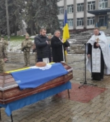 Острожани попрощалися з військовим Віктором Куфальським, який загинув на Донеччині