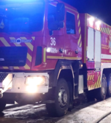 На Киевщине из-за взрыва аккумулятора в жилом доме начался пожар: фото