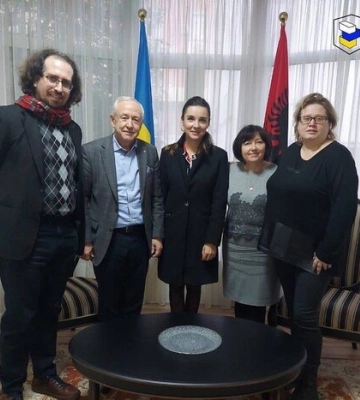 Очільник столиці Албанії пообіцяв відбудувати одну з будівель в Ірпені