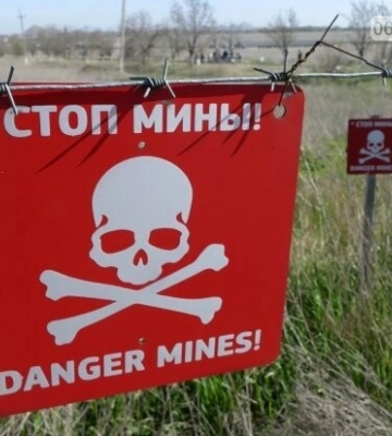 На Черниговщине автомобиль подорвался на мине, водитель получил ранения