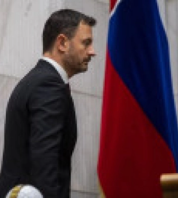 Правительство Словакии проиграло парламентский вотум недоверия