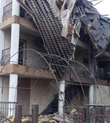 ЗСУ вдарили по готелю з окупантами в Залізному Порту на Херсонщині (ВІДЕО)