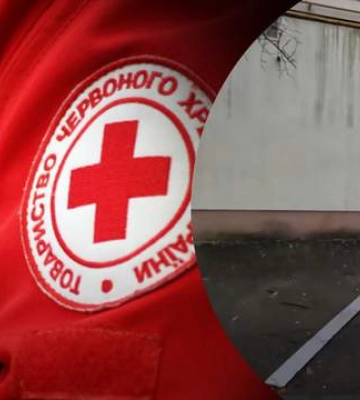 Оккупанты обстреляли пункт Красного Креста в Херсоне: погибла волонтерка