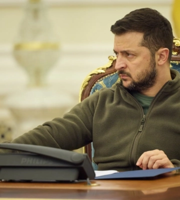 Зеленський: На Донбасі окупанти знищують міста та села, щоб не було будівель для оборони