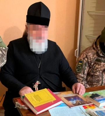 В єпархіях УПЦ МП виявили російські паспорти, склади пропагандистської літератури та перепустки окупантів (ФОТО)
