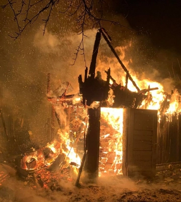 У Ясіня рятувльники 4 години гасили пожежу 
