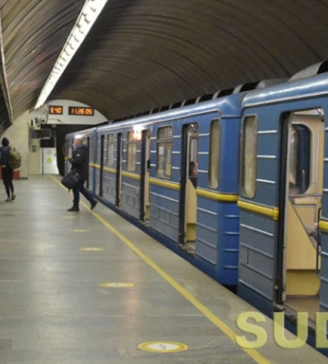 В Киеве движение метро временно остановлено, — Кличко