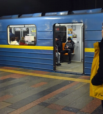 Ракетна атака росіян: у Києві, Харкові і Дніпрі тимчасово призупинили рух метро