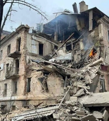 Спасатели показали последствия попадания ракеты в дом в Кривом Роге