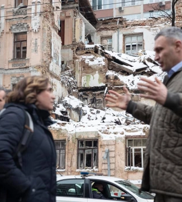 Київ витримав одну з найбільших ракетних атак. ППО збила 37 ракет з 40