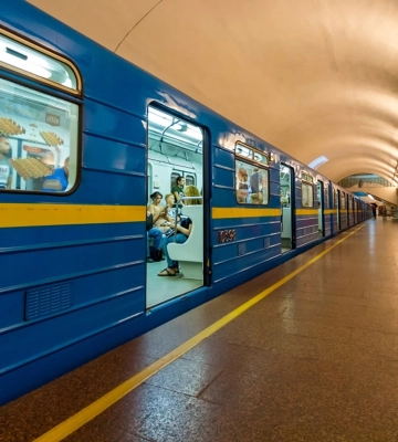 У Київському метрополітені припинили продаж паперових QR-квитків: у чому причина
