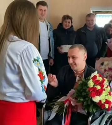На війні втратив ноги і освідчився: зворушлива історія кохання фельдшерки з Волині і бійця ЗСУ
