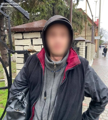 В Ужгороді на Декабристів затримали чоловіка в розшуку В Ужгороді на Декабристів затримали чоловіка в розшуку