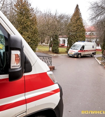 На Волині зі снігового замету звільнили «швидку»