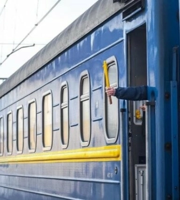 На Прикарпатті тимчасово скасували рух двох поїздів — Львівська залізниця