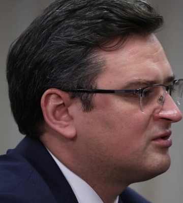Виконують вказівки рф: Кулеба назвав свою версію, хто розсилає криваві подарунки послам