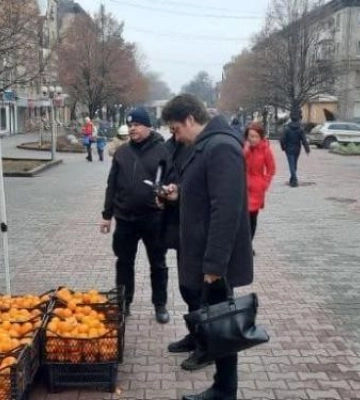 Територію біля одного з головних запорізьких ринків перевірили щодо стихійної торгівлі