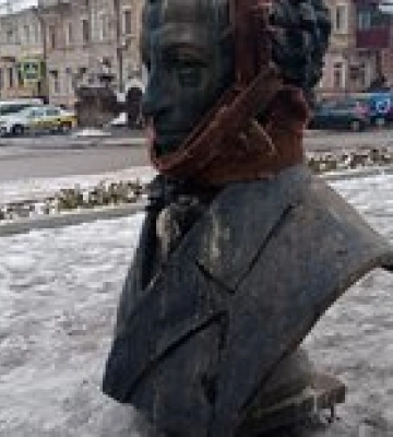 В Днепре демонтировали памятник Пушкину – видео, фото