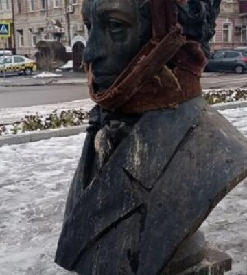 В Днепре демонтировали памятник Пушкину