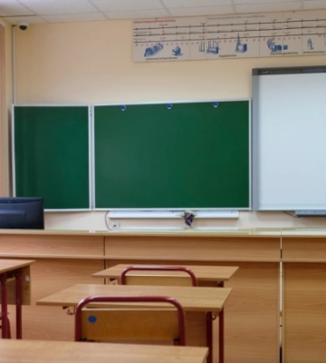 «Крым SOS»: в школах Симферополя с учителей собирают деньги на войну против Украины