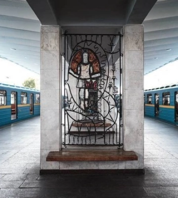 Столичне метро поновлює роботу