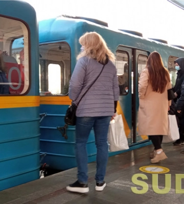 У Києві відновлює роботу метро, а також повертається водопостачання та тепло