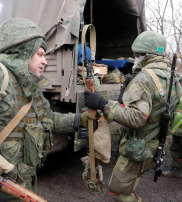 Росіяни відводять частину військ з Каховки та Нової Каховки та закликають колаборантів евакуюватися — Генштаб