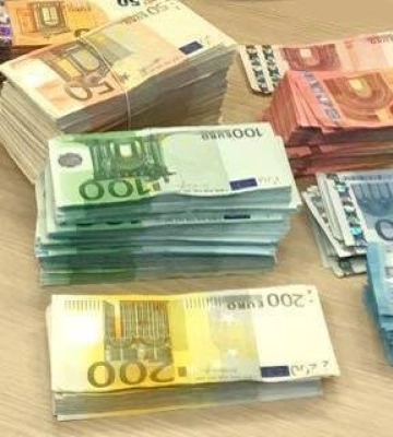 Українець намагався провезти до Польщі у холодильнику 200 тисяч євро