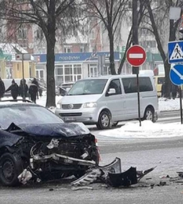 У Луцьку на Соборності потрощилися легковики 