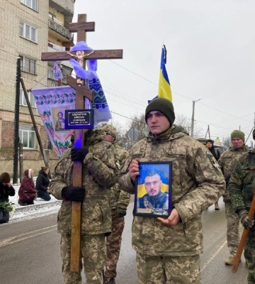 Здолбунів попрощався з воїном, який писав вірші (ФОТО)