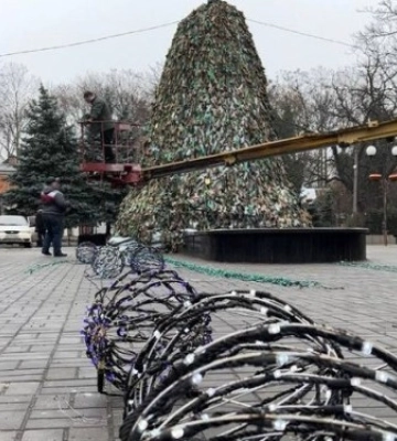 В Николаеве установят елку в стиле «милитари», фото