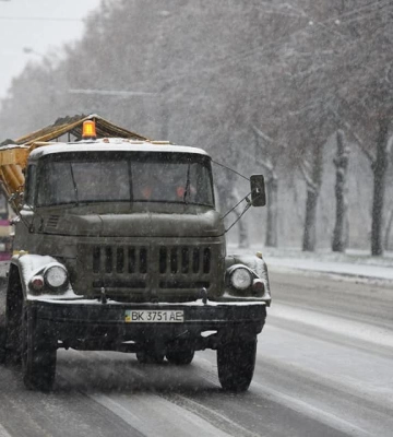 У Рівному – снігопад: на дорогах вже 5 ДТП (ФОТО)