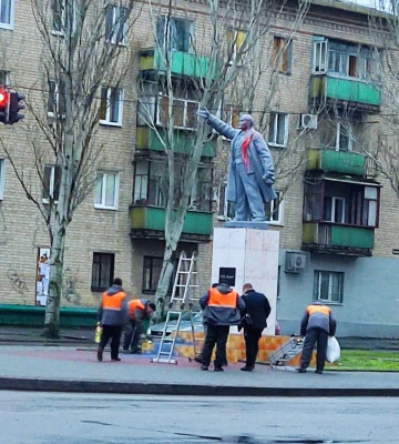 У Мелітополі пам&#039;ятник Леніну облили червоною фарбою