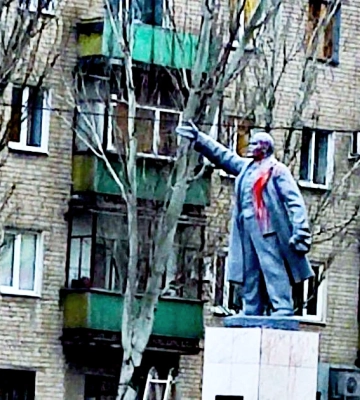 У Мелітополі пам&#039;ятник Леніну облили червоною фарбою