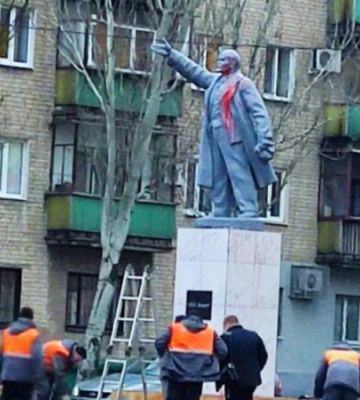 У Мелітополі пам&#039;ятник Леніну облили червоною фарбою