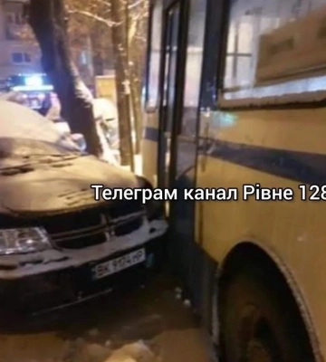 У Рівному тролейбус потрапив у інцидент