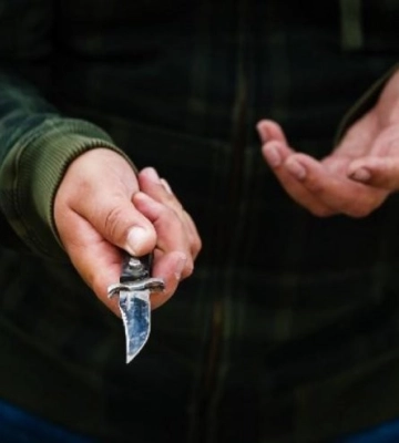 Неподалік автовокзалу рівненський маршрутник погрожував ножем водію тролейбуса
