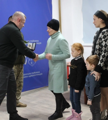 На Дубенщині високі державні нагороди полеглих Героїв передали їхнім родинам