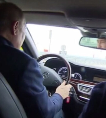 Кулеба висміяв Путіна за поїздку по Кримському мосту (відео)