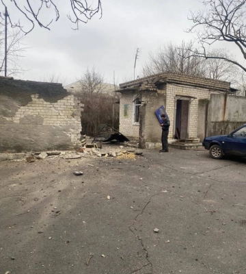 Росіяни &quot;накрили&quot; вогнем штаб гуманітарної допомоги у передмісті Херсона: загинула жінка