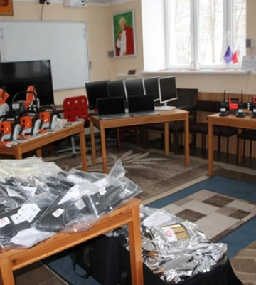 Польські консули передали оснащення рятувальникам Волині