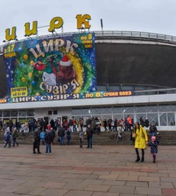 У Запорізькому цирку звірі демонструють небезпечні і забавні трюки