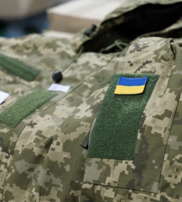 Луцька міськрада та Фонд Ігоря Палиці  «Тільки разом» передали захисникам 1200 комплектів одягу та взуття