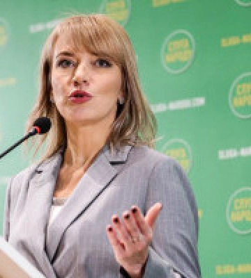 Лідерка “Слуги народу” Шуляк увірвалася в шпиталь до пораненого на війні київського активіста із звинуваченнями через&amp;hellip;