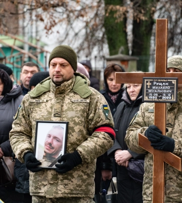 В Ужгороді провели в останню путь земляка, 27-річного захисника України Михайла Рущака